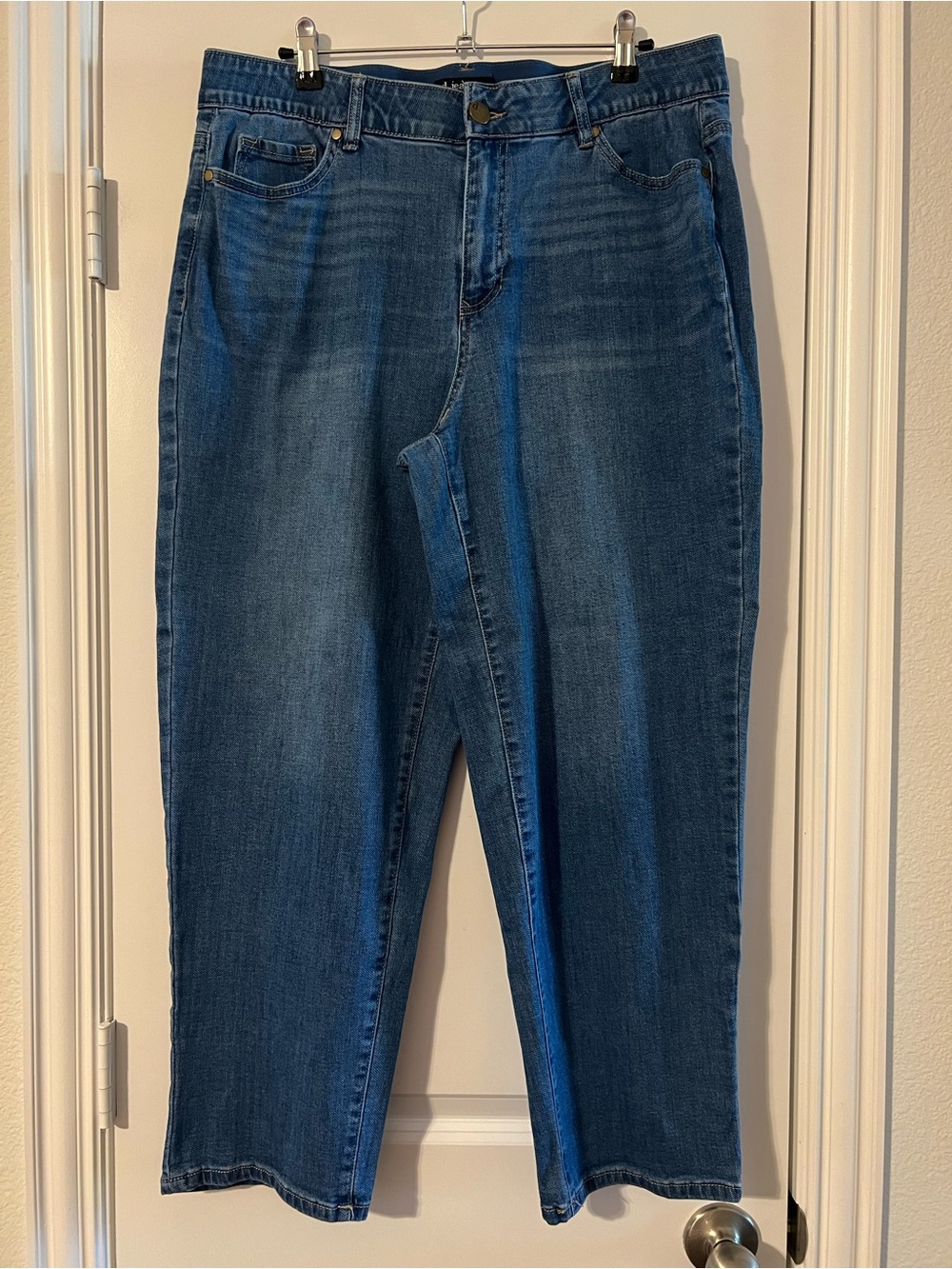 D. Jeans Classic Wash